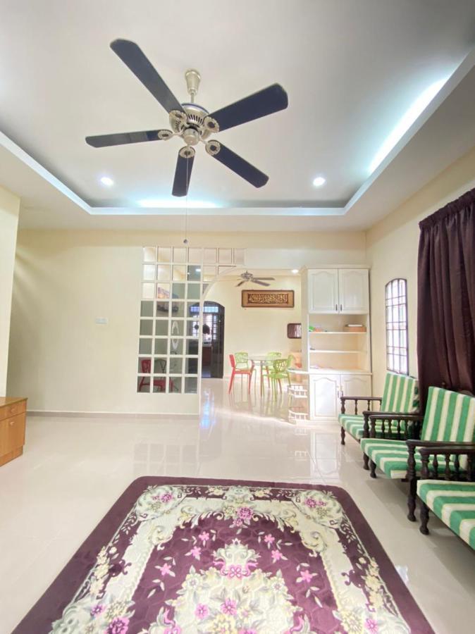 Family Homestay Kuala Terengganu Luaran gambar